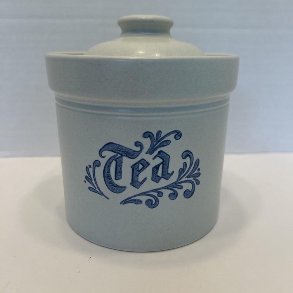 Pfaltzgraff Yorktowne Tea Canister 1 Qt with Lid 509 Stoneware USA Blue Vintage